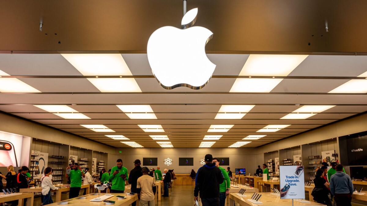 US Apple store votes to authorise strike
